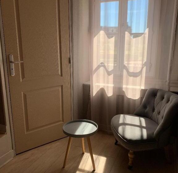 בית מלון כפרי Du Centre   Restaurant Le P Tit Gourmet