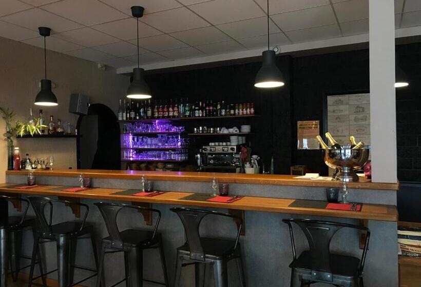 בית מלון כפרי Du Centre   Restaurant Le P Tit Gourmet