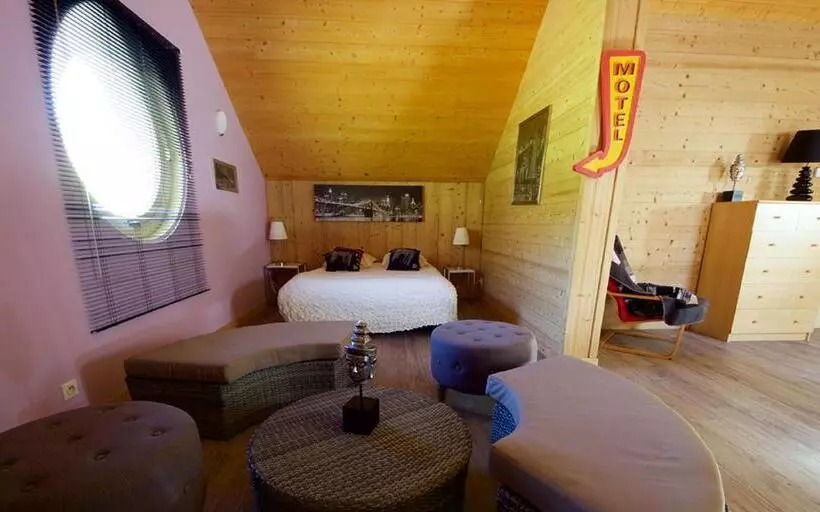 تختخواب و صبحانه Chambres D'hôtes Couleurs Bois & Spa