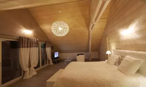 تختخواب و صبحانه Chambres D'hôtes Couleurs Bois & Spa