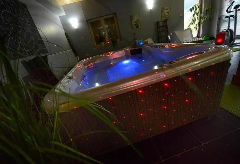تختخواب و صبحانه Chambres D'hôtes Couleurs Bois & Spa