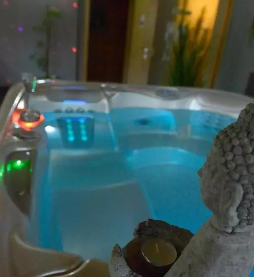 تختخواب و صبحانه Chambres D'hôtes Couleurs Bois & Spa