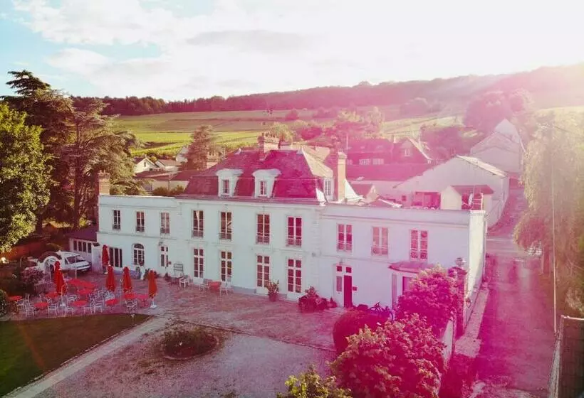 ベッドアンドブレックファースト Logis Hôtel & Restaurant Chateau De La Marjolaine