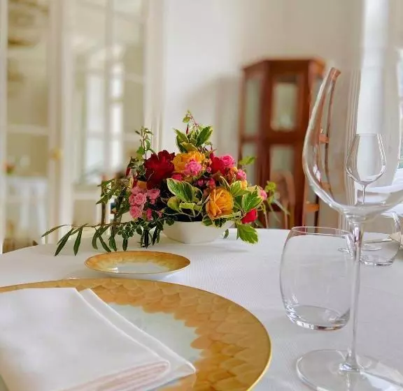 ベッドアンドブレックファースト Logis Hôtel & Restaurant Chateau De La Marjolaine