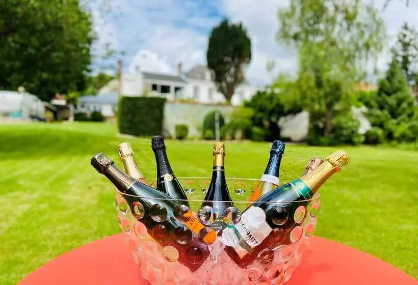 ベッドアンドブレックファースト Logis Hôtel & Restaurant Chateau De La Marjolaine