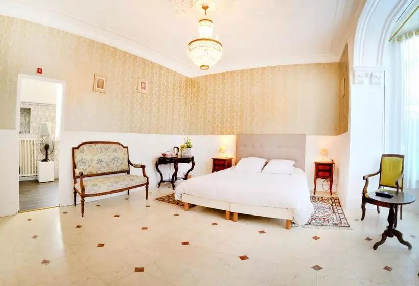 ベッドアンドブレックファースト Logis Hôtel & Restaurant Chateau De La Marjolaine