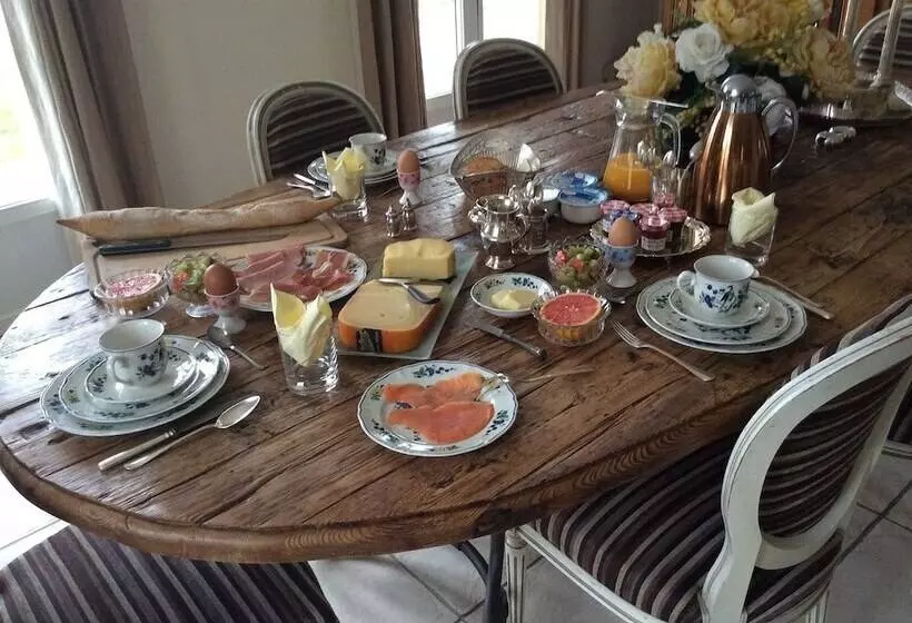 تختخواب و صبحانه L Oisette