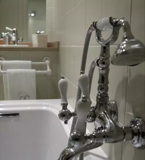 تختخواب و صبحانه Maison D Hôtes La Tour Du Trésorier