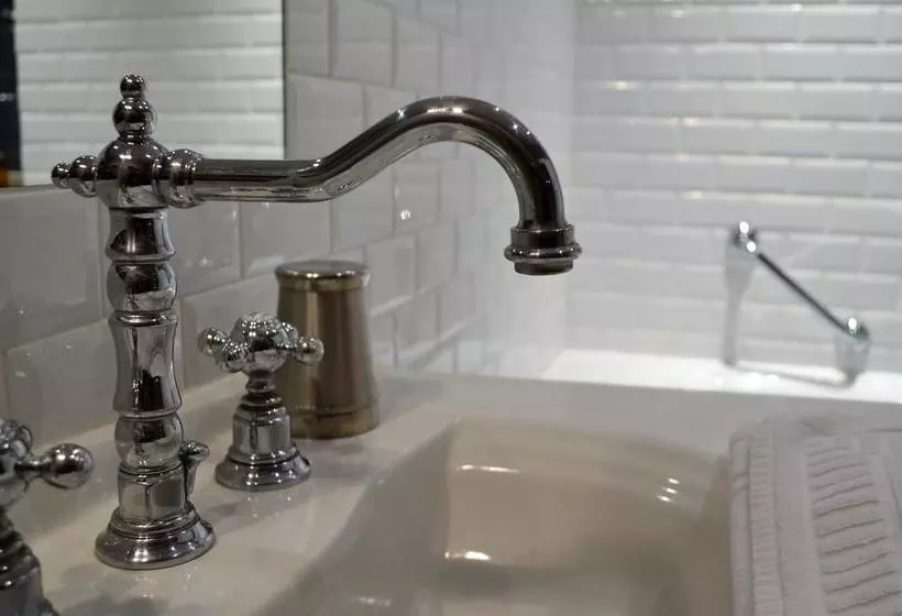 تختخواب و صبحانه Maison D Hôtes La Tour Du Trésorier