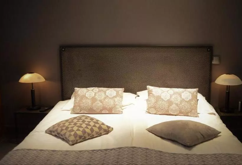 تختخواب و صبحانه Maison D Hôtes La Tour Du Trésorier