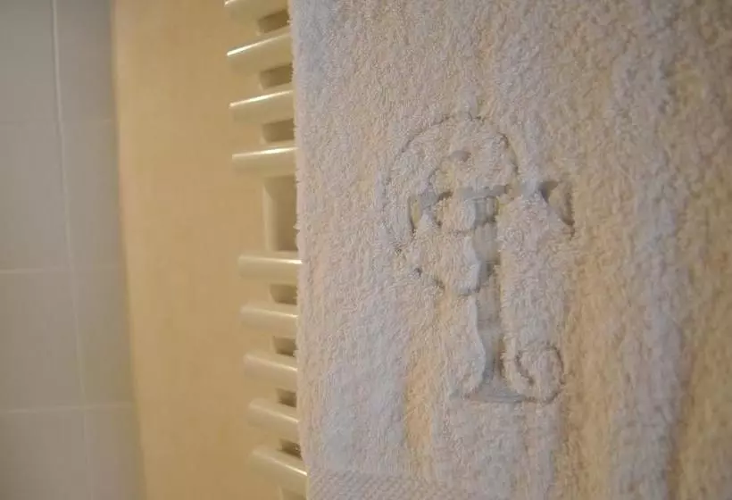 تختخواب و صبحانه Maison D Hôtes La Tour Du Trésorier