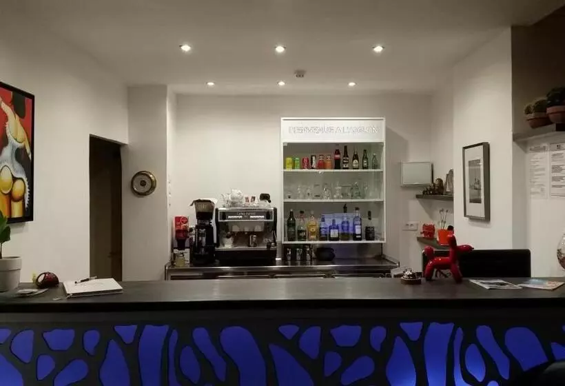 Hotelli Auberge Des Toques