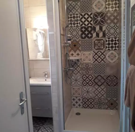 هتل Clair Logis