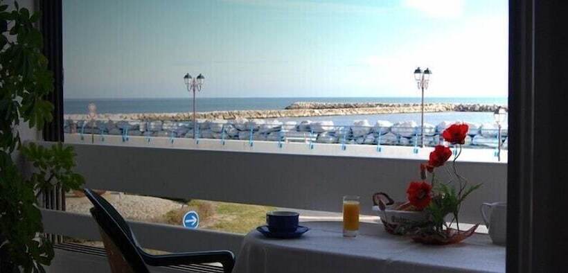 בית מלון כפרי Hôtel Le Dauphin Bleu