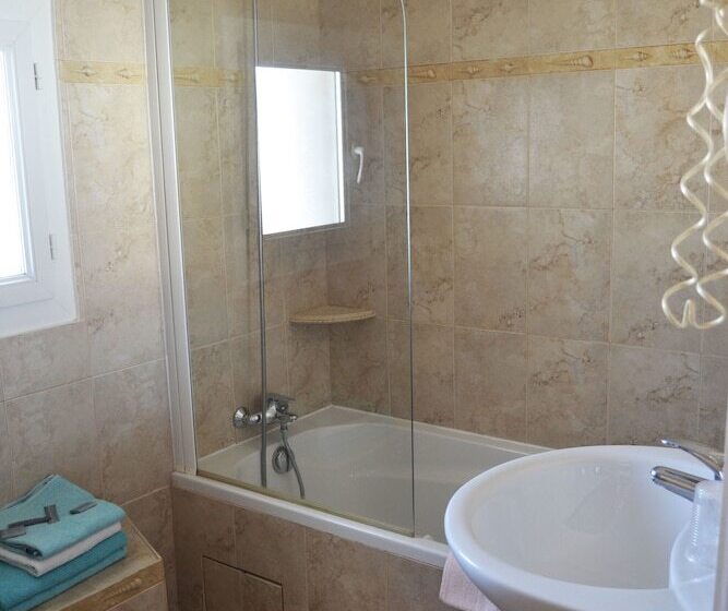 בית מלון כפרי Hôtel Le Dauphin Bleu