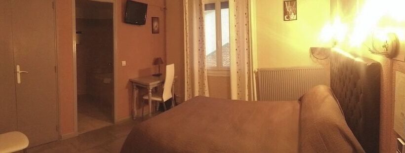 בית מלון כפרי Hôtel Le Dauphin Bleu