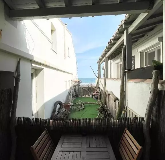 هتل Hôtel Le Dauphin Bleu
