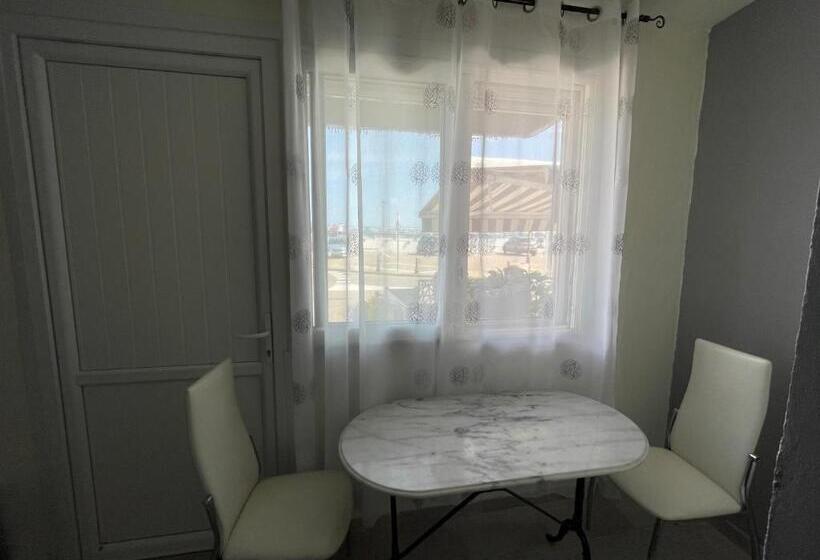 בית מלון כפרי Hôtel Le Dauphin Bleu