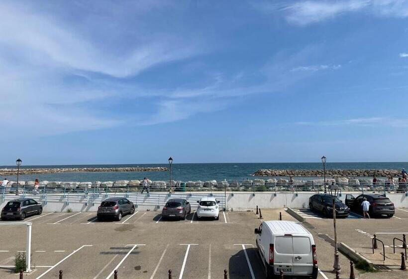 בית מלון כפרי Hôtel Le Dauphin Bleu