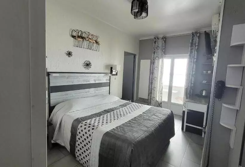 هتل Hôtel Le Dauphin Bleu