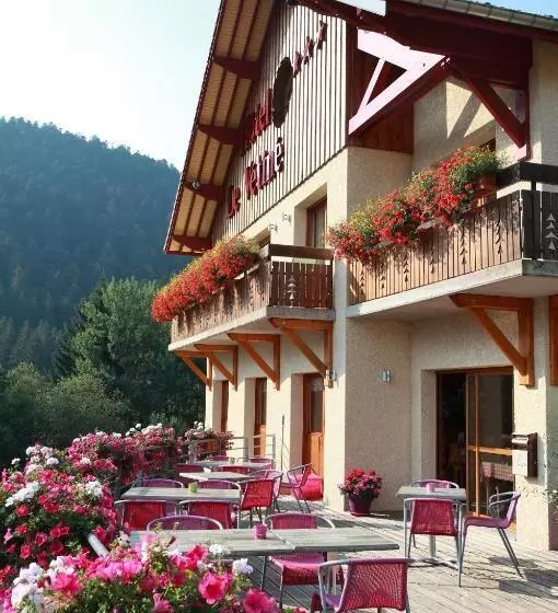 Hotelli Hôtel Le Vétiné