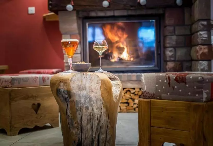 Hotelli Hôtel Le Vétiné