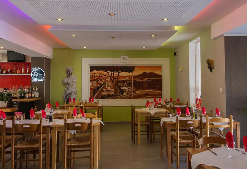 هتل Hôtel Les Italiens