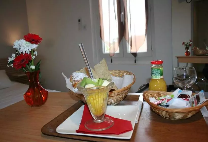 هتل Hôtel Les Italiens
