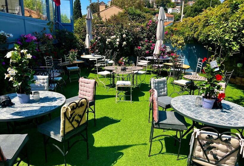 Отель L Escapade