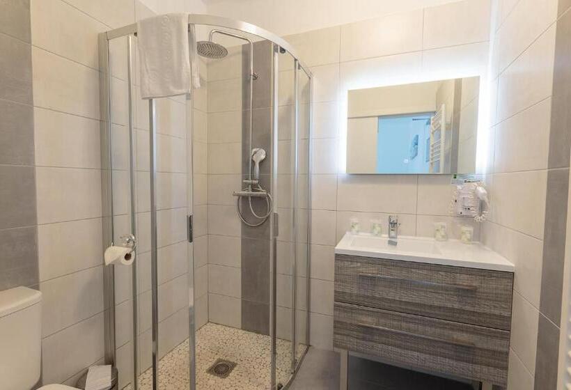 فندق Le Heron Cendre