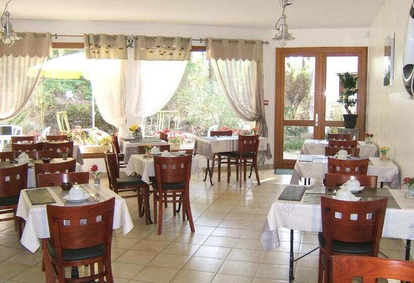 فندق Le Heron Cendre