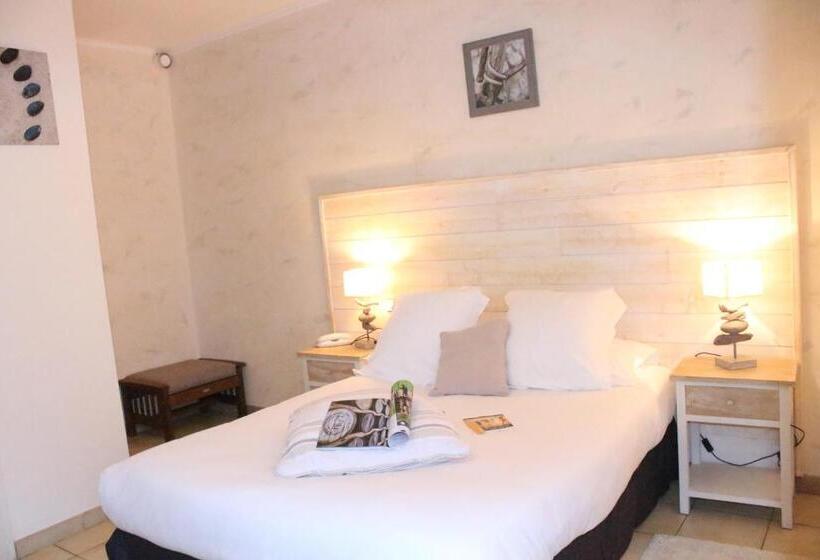 فندق Le Heron Cendre