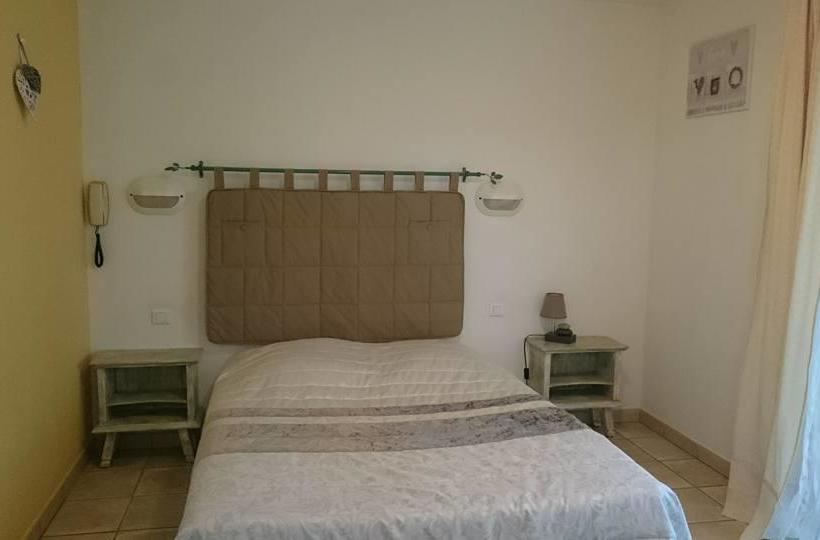 בית מלון כפרי Les Oliviers