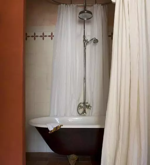 هتل Une Autre Maison