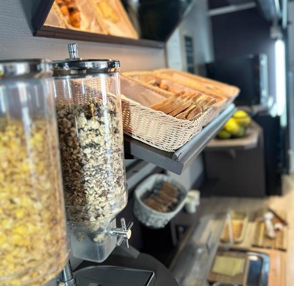 هتل Wood Inn Bordeaux Aeroport