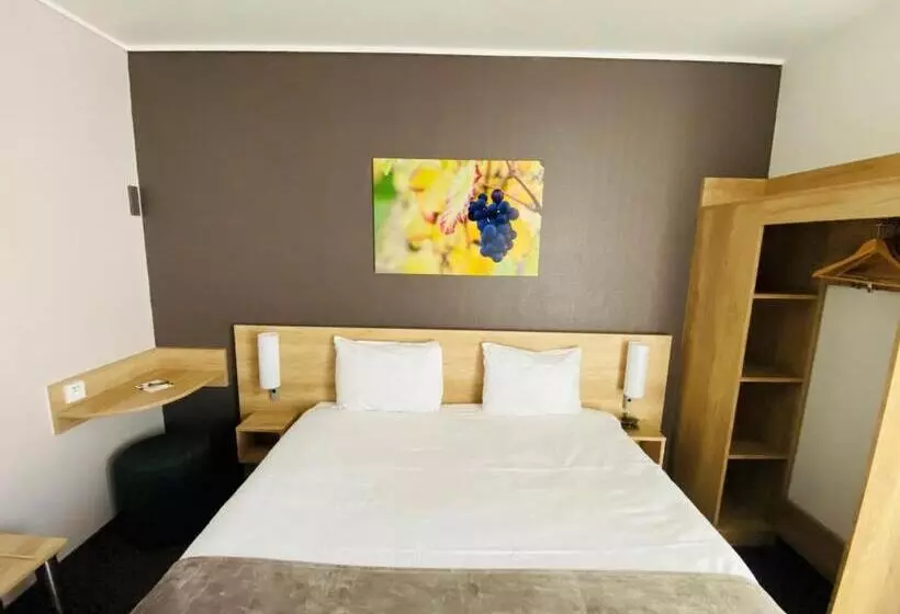 هتل Wood Inn Bordeaux Aeroport