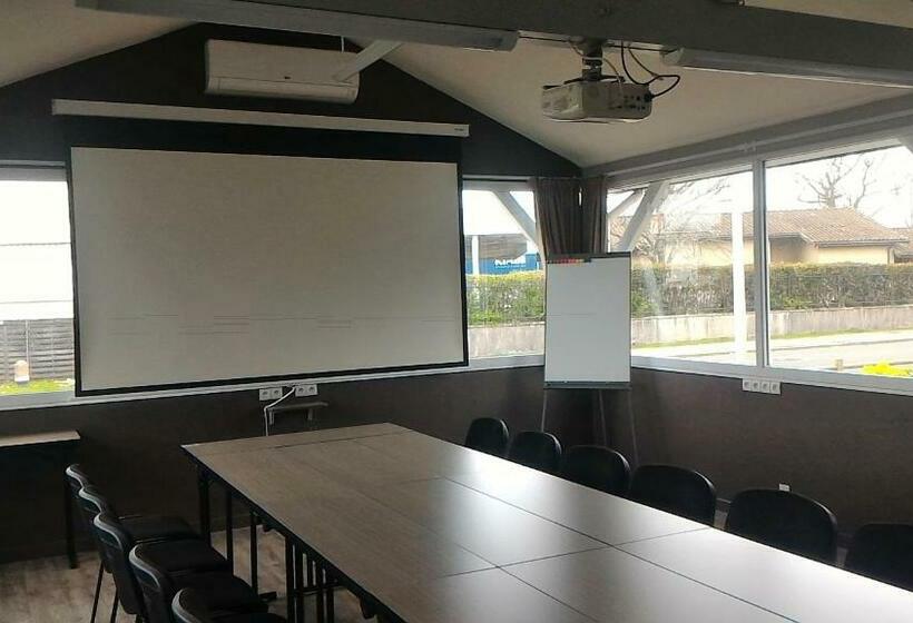 هتل Wood Inn Bordeaux Aeroport