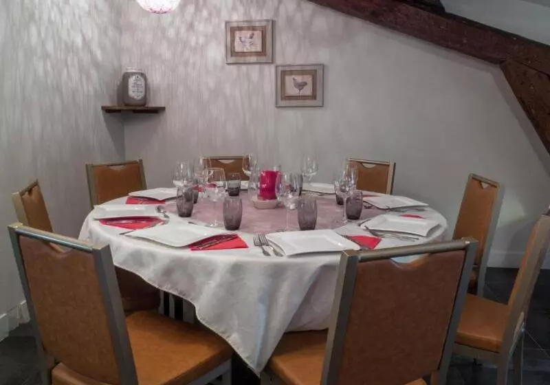 Motelli Logis Hôtel Restaurant La Vieille Ferme, Mâcon Nord