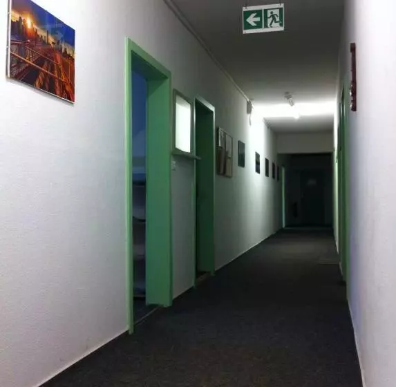 M&r Hostel