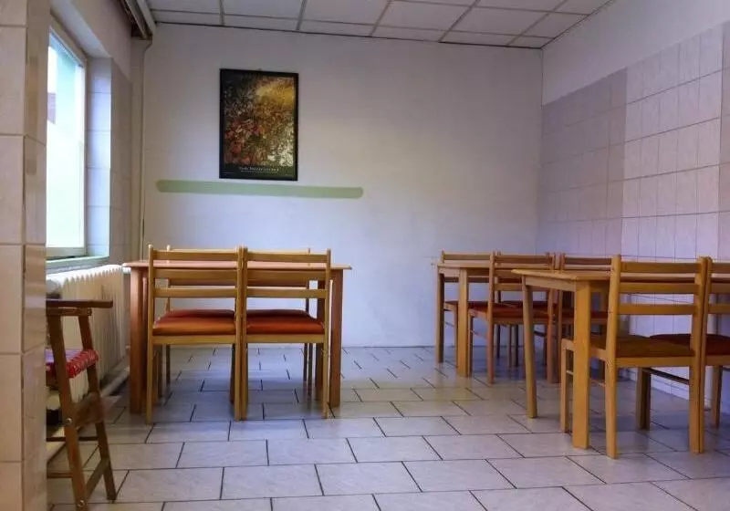 M&r Hostel