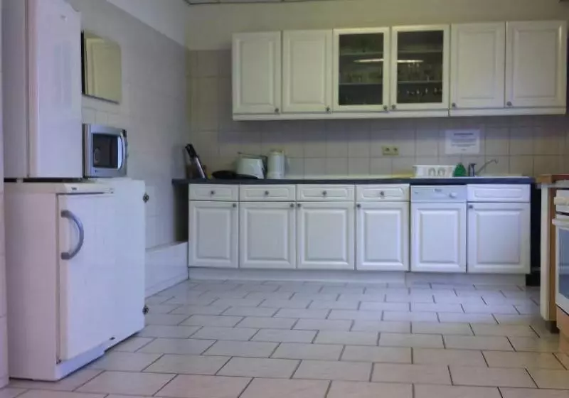 M&r Hostel