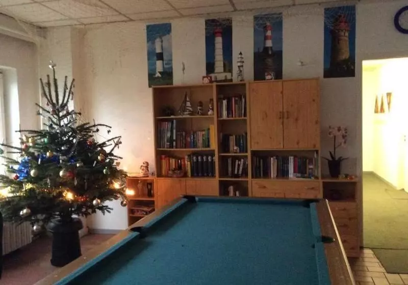 M&r Hostel