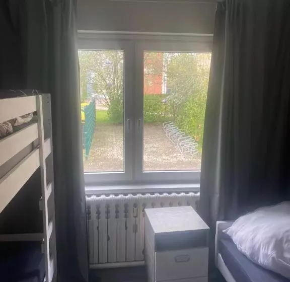 M&r Hostel