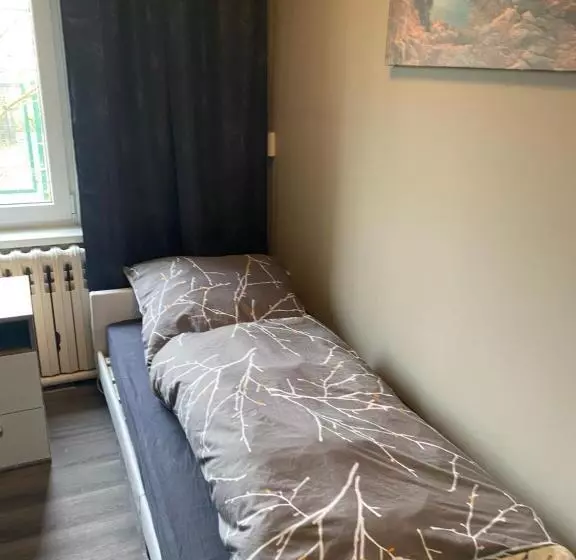 M&r Hostel