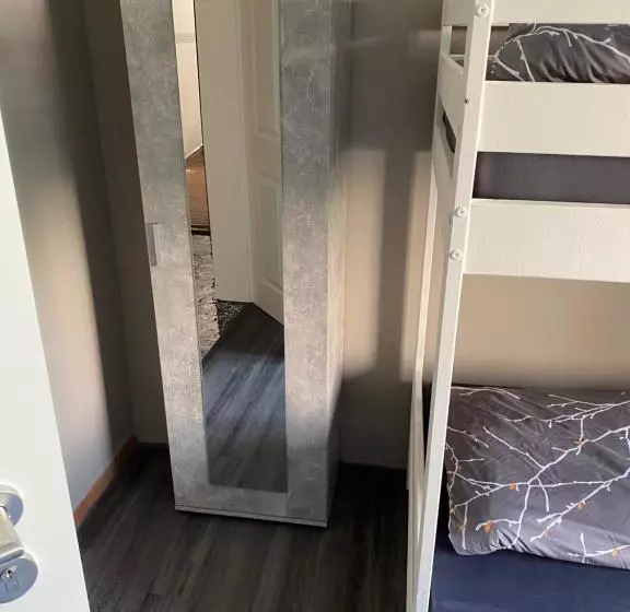 M&r Hostel