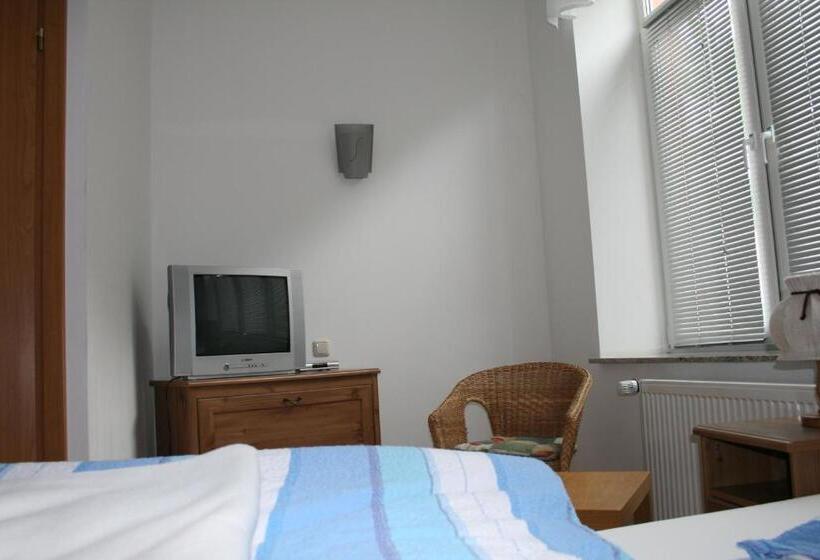 Отель Am Bahnhof