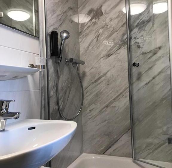 Otel Gasthof Hirschen