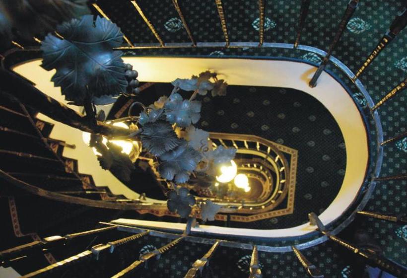 בית מלון כפרי St.martiner Castell