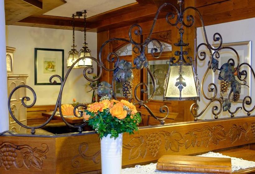 בית מלון כפרי St.martiner Castell