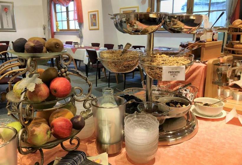 בית מלון כפרי St.martiner Castell